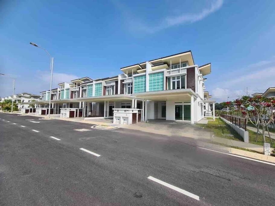 Luxury 2-Storey Terrace House Near Ioi City Mall بوتراجايا المظهر الخارجي الصورة